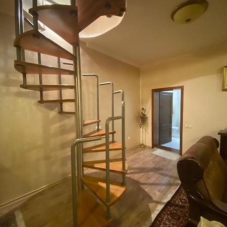 Central House Oradea Bagian luar foto