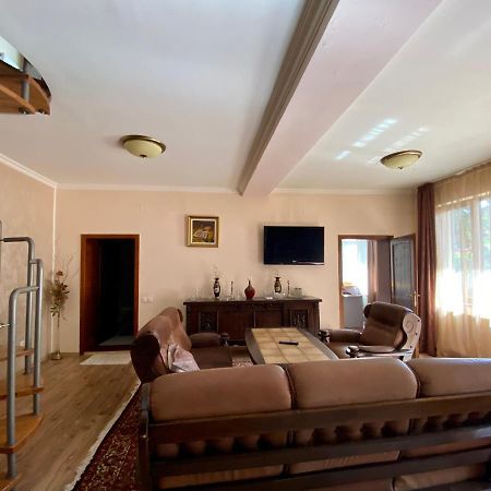 Central House Oradea Bagian luar foto