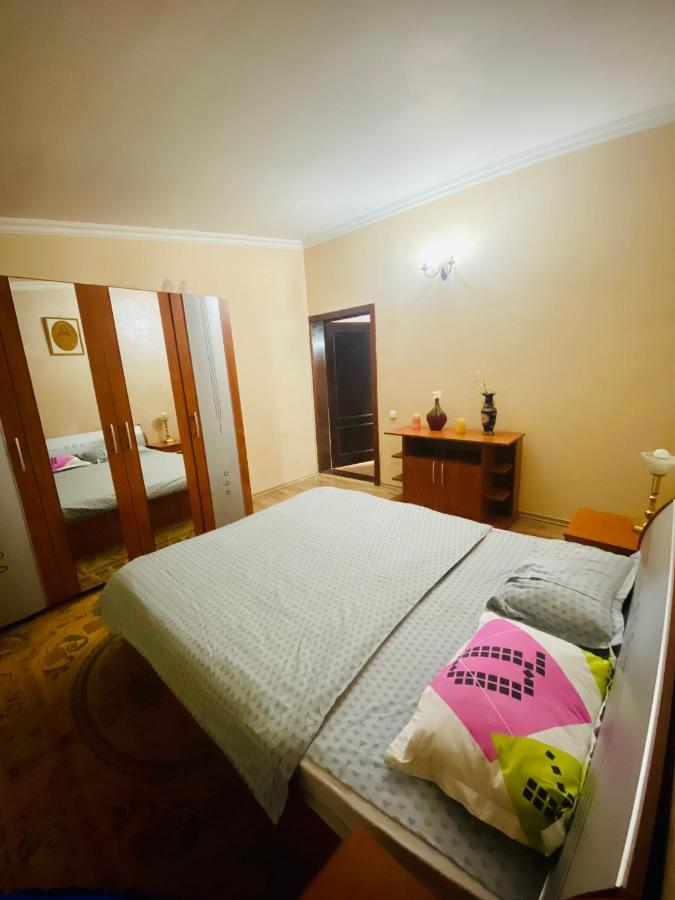 Central House Oradea Bagian luar foto